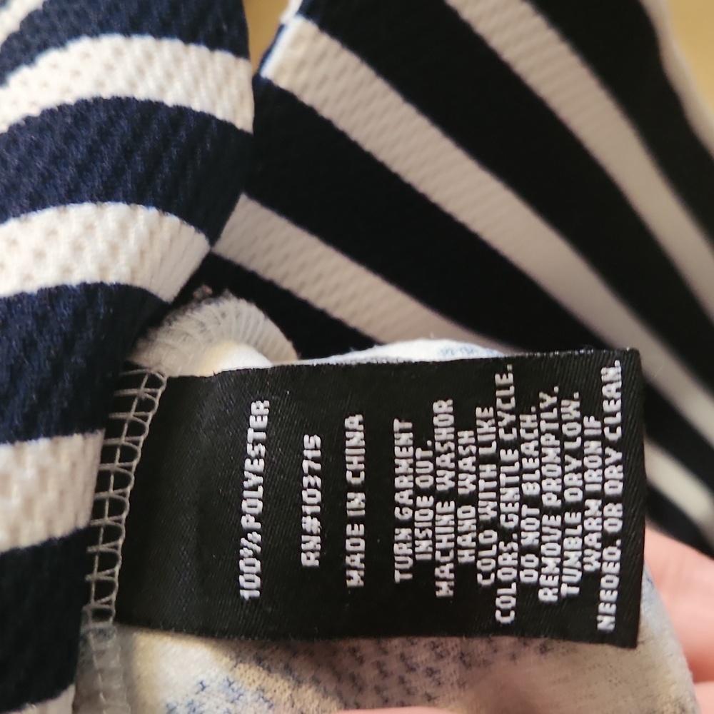 CLEARANCE RACK * Gorgeous Spring / Summer Striped Dresd - Picture 4 of 4